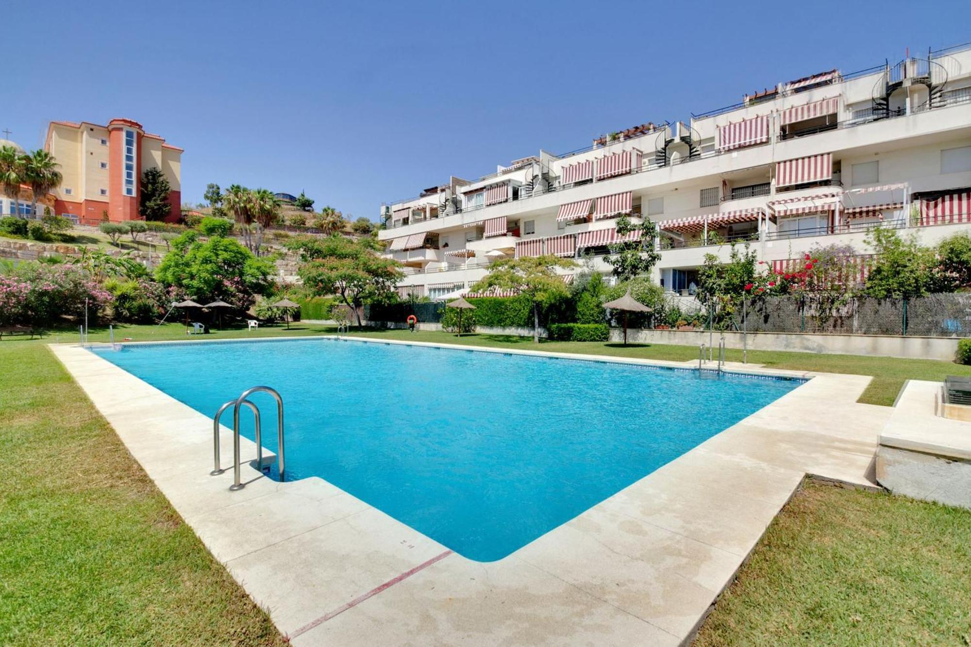 Del Parque Flats - Golf & Beach Terrace Малага Екстериор снимка